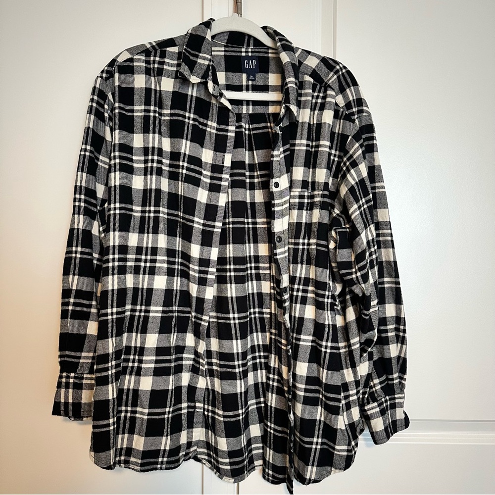 GAP black and white Plaid Shirt